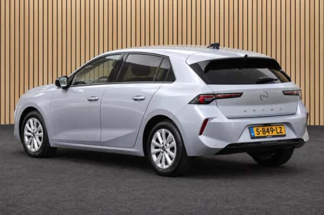 Opel Astra (2023) thumbnail 2