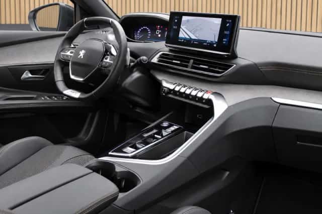 Peugeot 3008 (2024) thumbnail 3