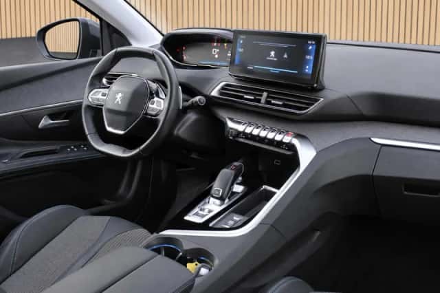 Peugeot 3008 (2021) thumbnail 3