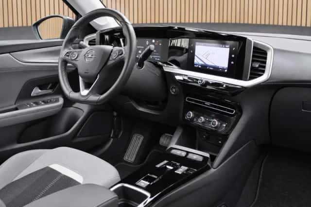 Opel Mokka-e (2022) thumbnail 3