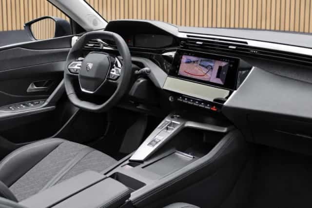 Peugeot 408 (2024) thumbnail 3