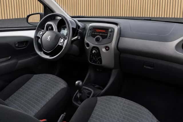 Peugeot 108 (2021) thumbnail 3