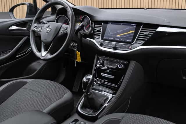 Opel Astra (2018) thumbnail 3