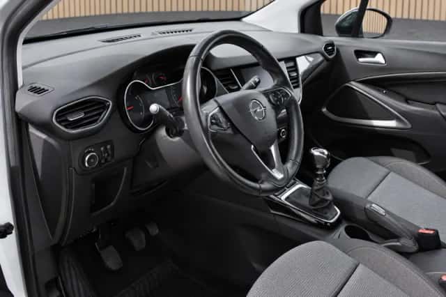 Opel Crossland (2023) thumbnail 3