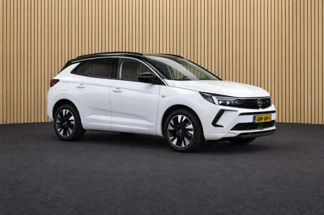 Opel Grandland (2024) thumbnail 2