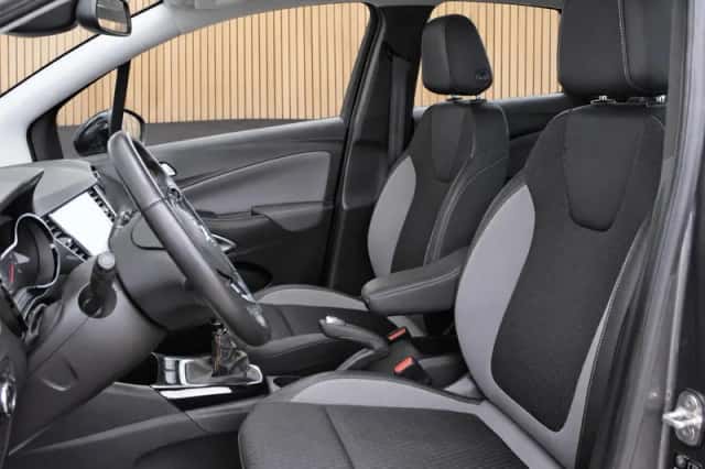 Opel Crossland (2019) thumbnail 3