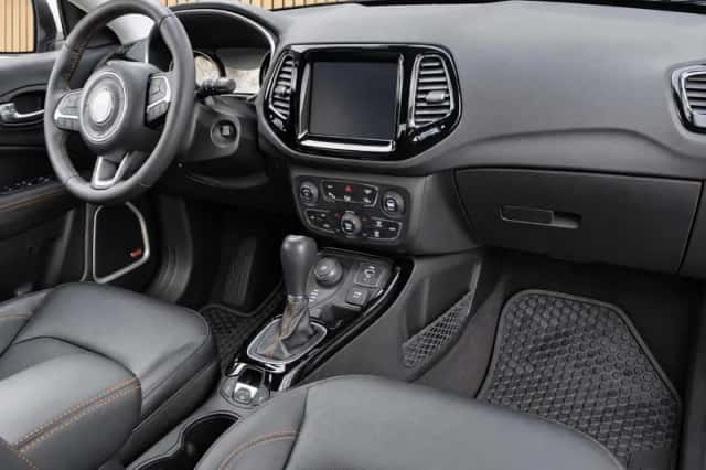 Jeep Compass (2019) thumbnail 3