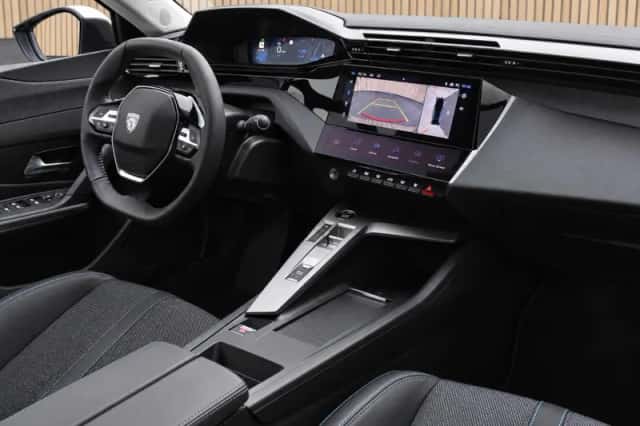 Peugeot e-408 (2026) thumbnail 3