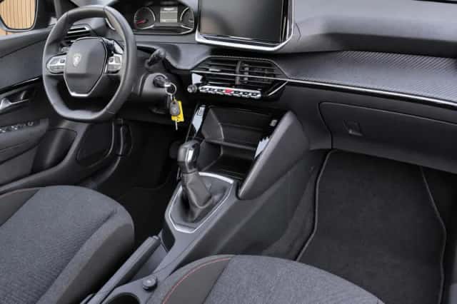 Peugeot 208 (2025) thumbnail 3