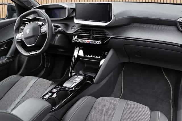 Peugeot 2008 (2024) thumbnail 3