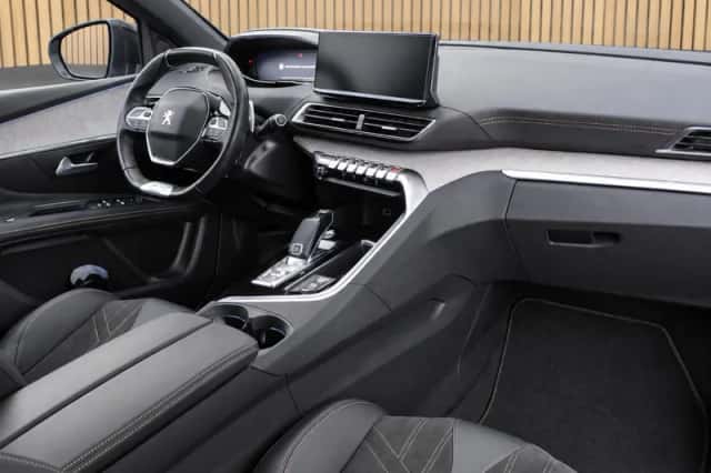 Peugeot 3008 (2021) thumbnail 3
