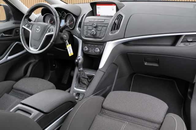 Opel Zafira (2016) thumbnail 3