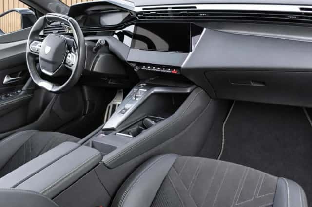 Peugeot 308 (2022) thumbnail 3