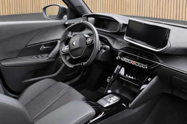 Peugeot 2008 (2024) thumbnail 3