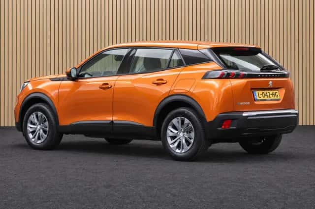 Peugeot e-2008 (2021) thumbnail 2
