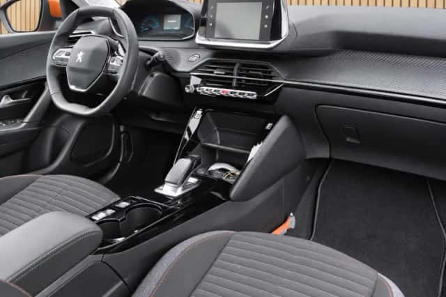 Peugeot e-2008 (2021) thumbnail 3