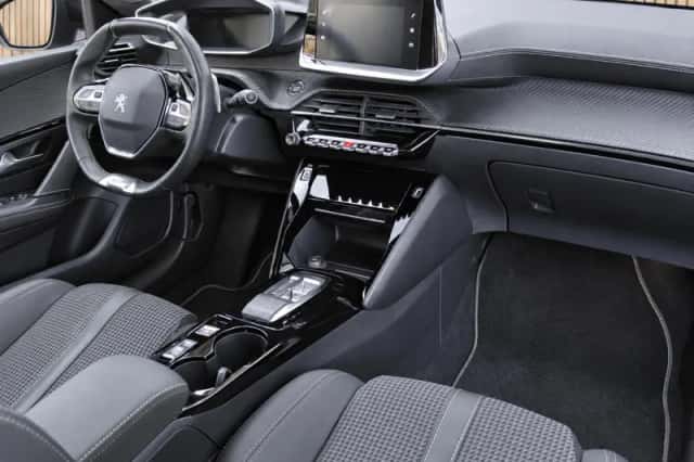 Peugeot 208 (2023) thumbnail 3