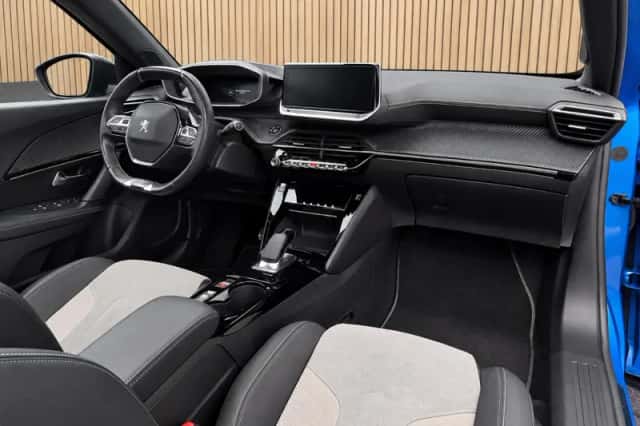 Peugeot e-2008 (2020) thumbnail 3