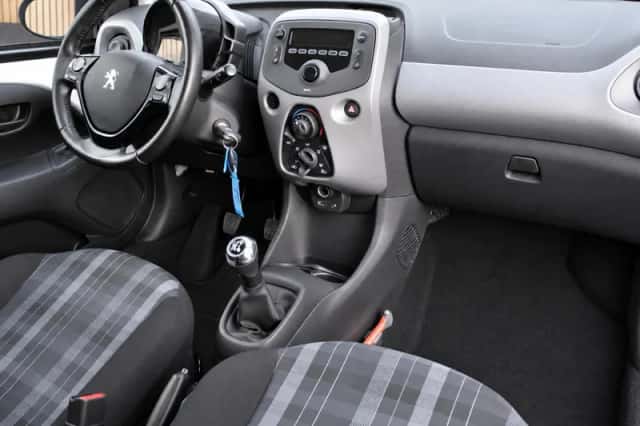 Peugeot 108 (2020) thumbnail 3