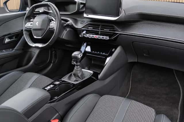 Peugeot 208 (2022) thumbnail 3