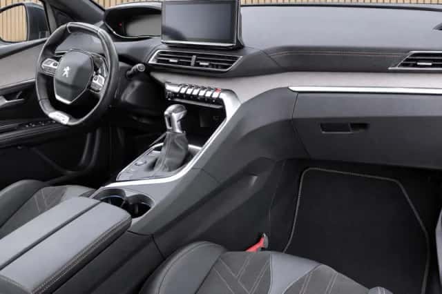 Peugeot 5008 (2021) thumbnail 3