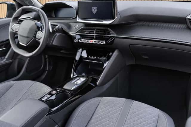 Peugeot 2008 (2025) thumbnail 3