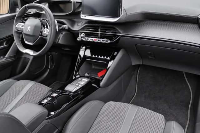Peugeot 208 (2022) thumbnail 3