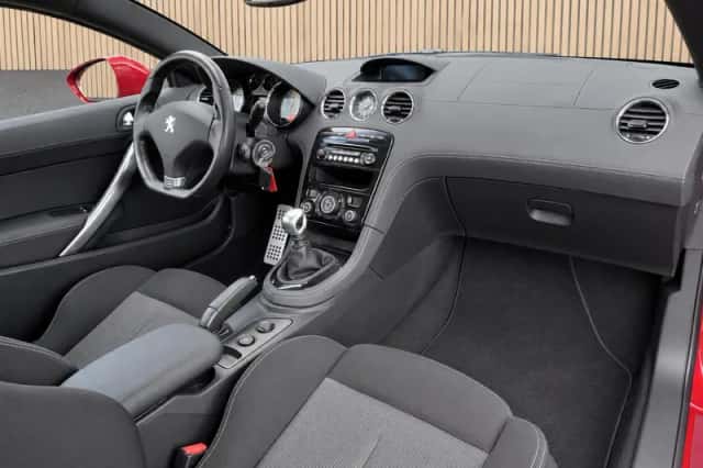 Peugeot RCZ (2014) thumbnail 3