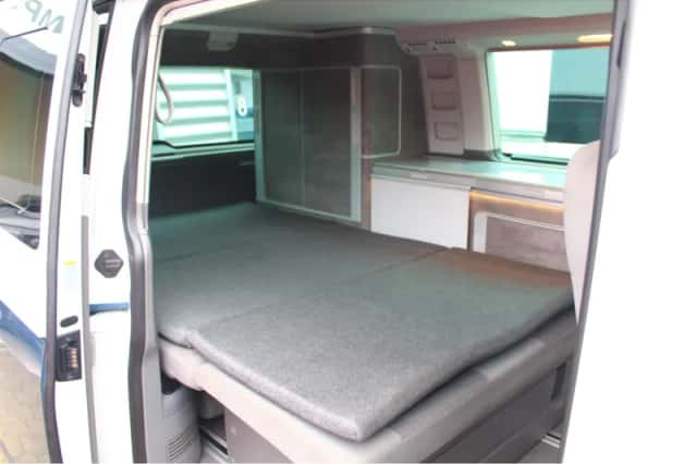 Volkswagen California (2022) thumbnail 3