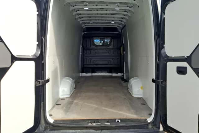 Volkswagen Crafter (2019) thumbnail 2