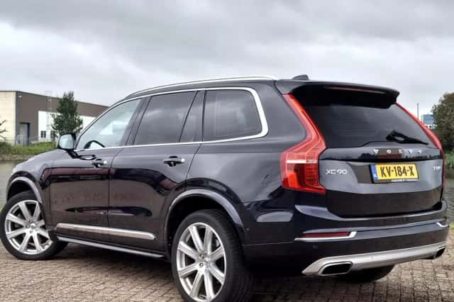 Volvo XC90 (2016) thumbnail 3