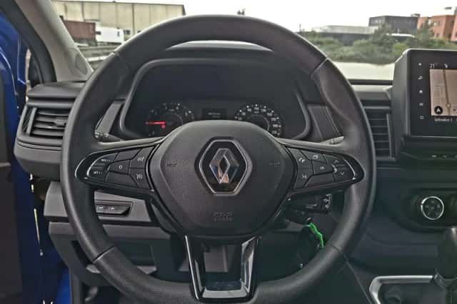 Renault Trafic (2022) thumbnail 3