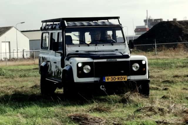 Land Rover Defender (2006) thumbnail 2