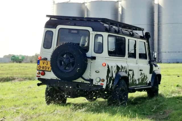 Land Rover Defender (2006) thumbnail 3