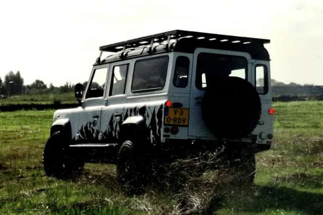 Land Rover Defender (2006) thumbnail 4