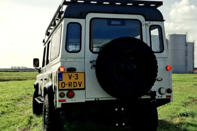 Land Rover Defender (2006) thumbnail 5