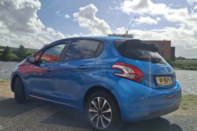 Peugeot 208 (2012) thumbnail 2