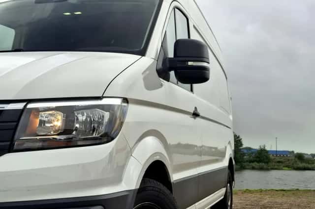 Volkswagen Crafter (2018) thumbnail 2