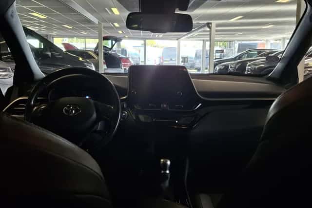 Toyota C-HR (2021) thumbnail 3