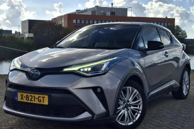 Toyota C-HR (2021) thumbnail 4