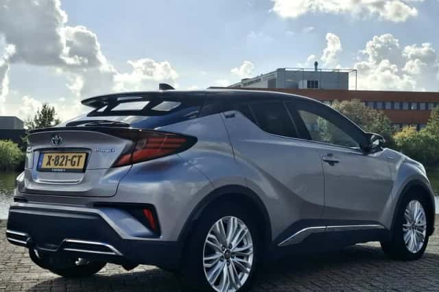 Toyota C-HR (2021) thumbnail 5