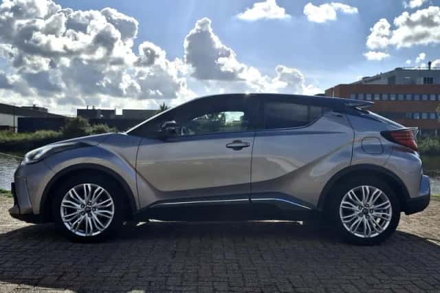 Toyota C-HR (2021) thumbnail 6