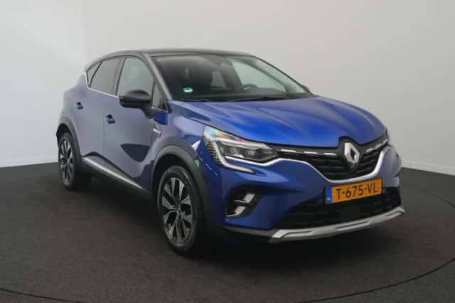 Renault Captur (2023) thumbnail 2