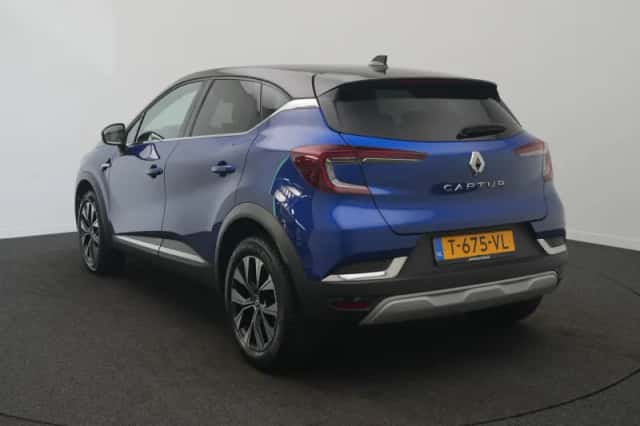 Renault Captur (2023) thumbnail 3
