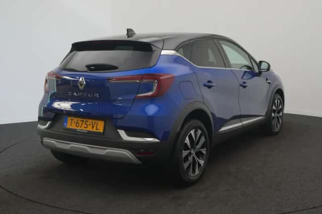 Renault Captur (2023) thumbnail 4