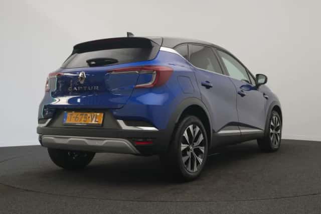 Renault Captur (2023) thumbnail 6