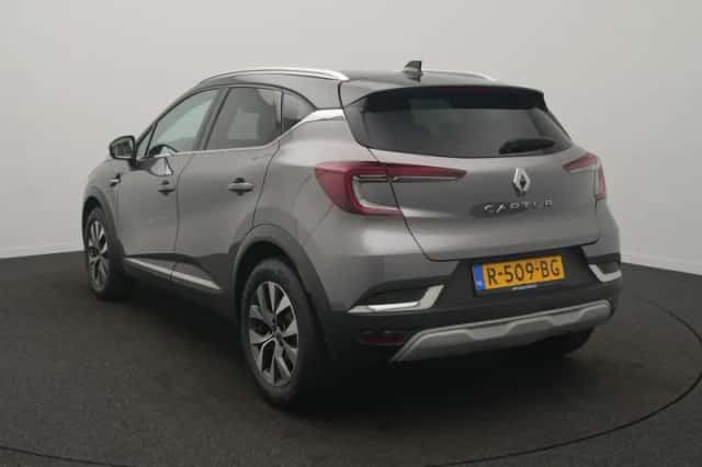 Renault Captur (2022) thumbnail 3