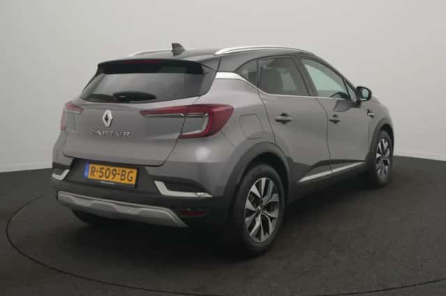 Renault Captur (2022) thumbnail 4