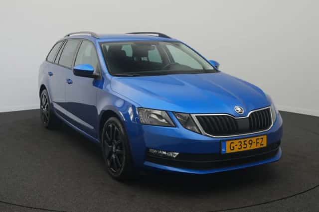 Škoda Octavia (2019) thumbnail 2