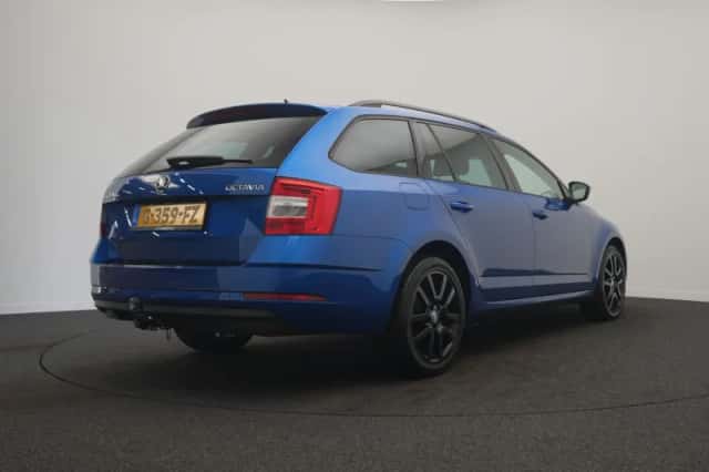 Škoda Octavia (2019) thumbnail 6